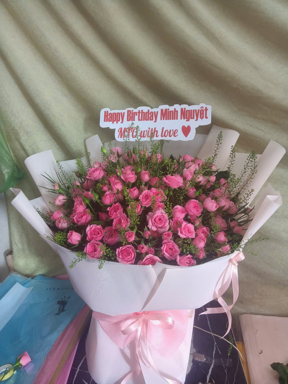 Hoa tươi được chọn lọc và cắm tại tiệm hoa Vĩnh Lộc Bình Chánh